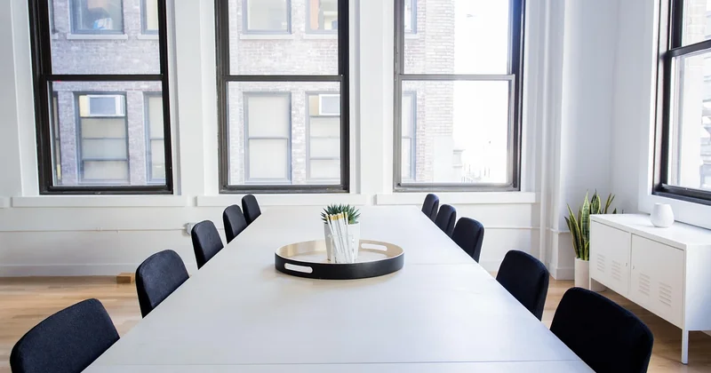 Les questions sur les associés et la gouvernance